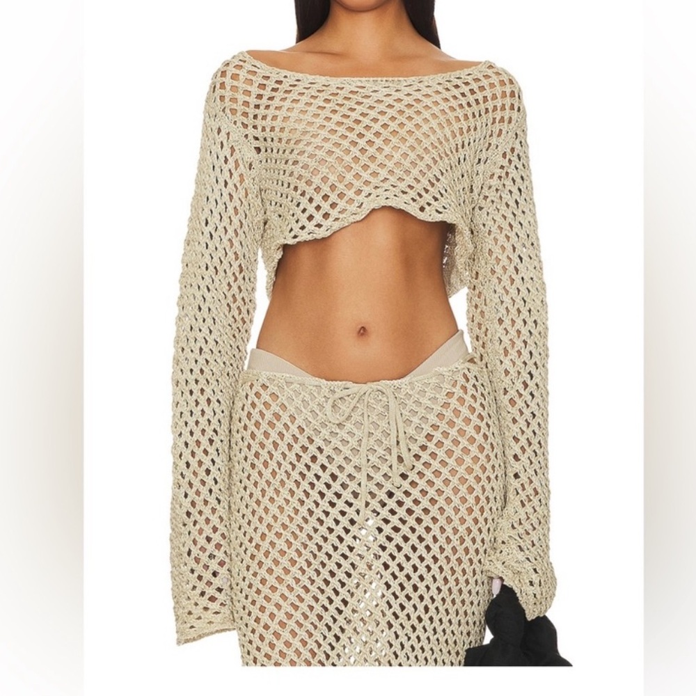 Bananhot XS/S MAGEN KNIT SHIRT & SKIRT IN IVORY
worn once send offers